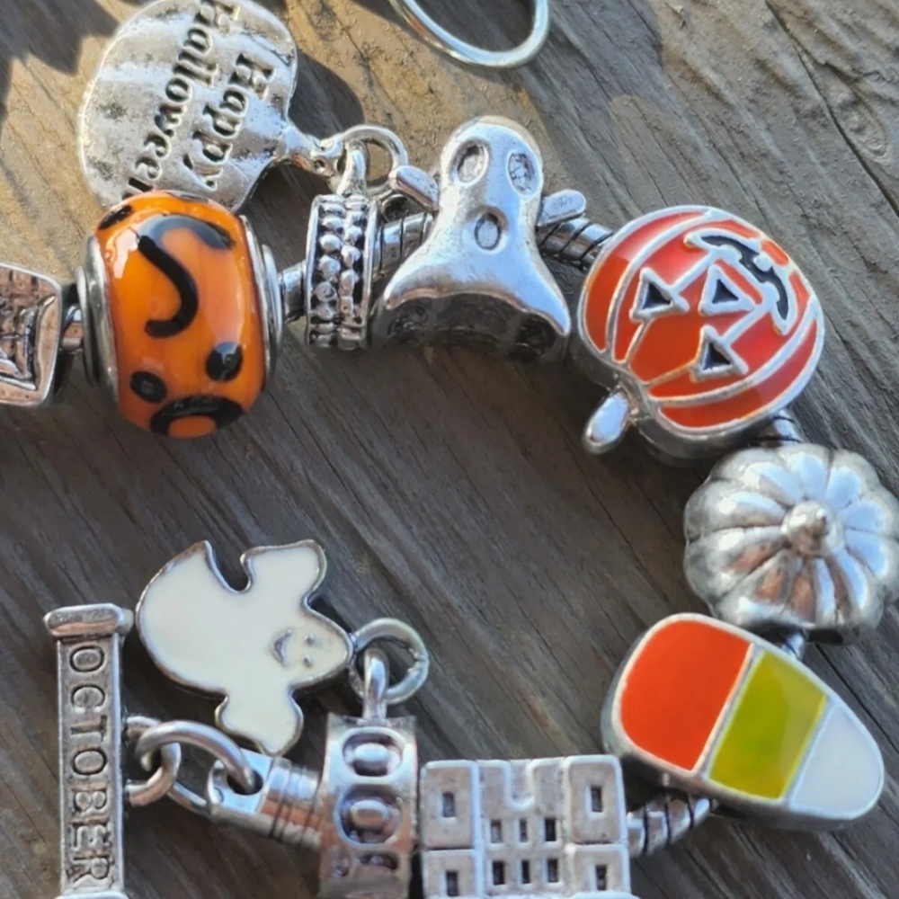 Willabee & Ward Toggle Charm Bracelet October Pumpkin Bat Boo Ghost Halloween - Picture 7 of 8